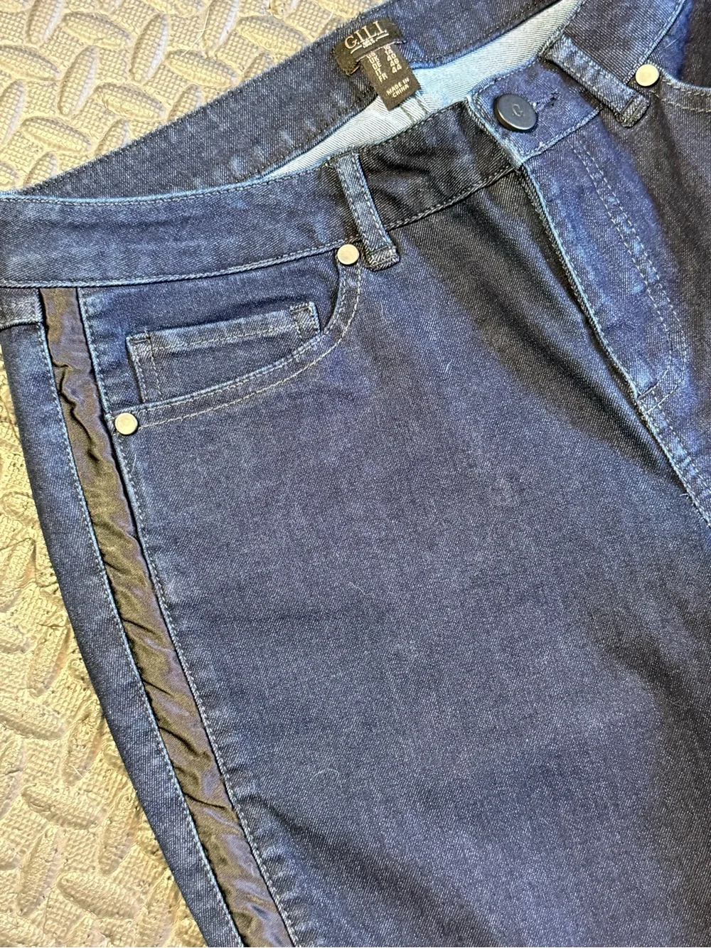 G.I.L.I. Dark Blue Jeans Black Tuxedo Stripe Size 10 Slim Straight